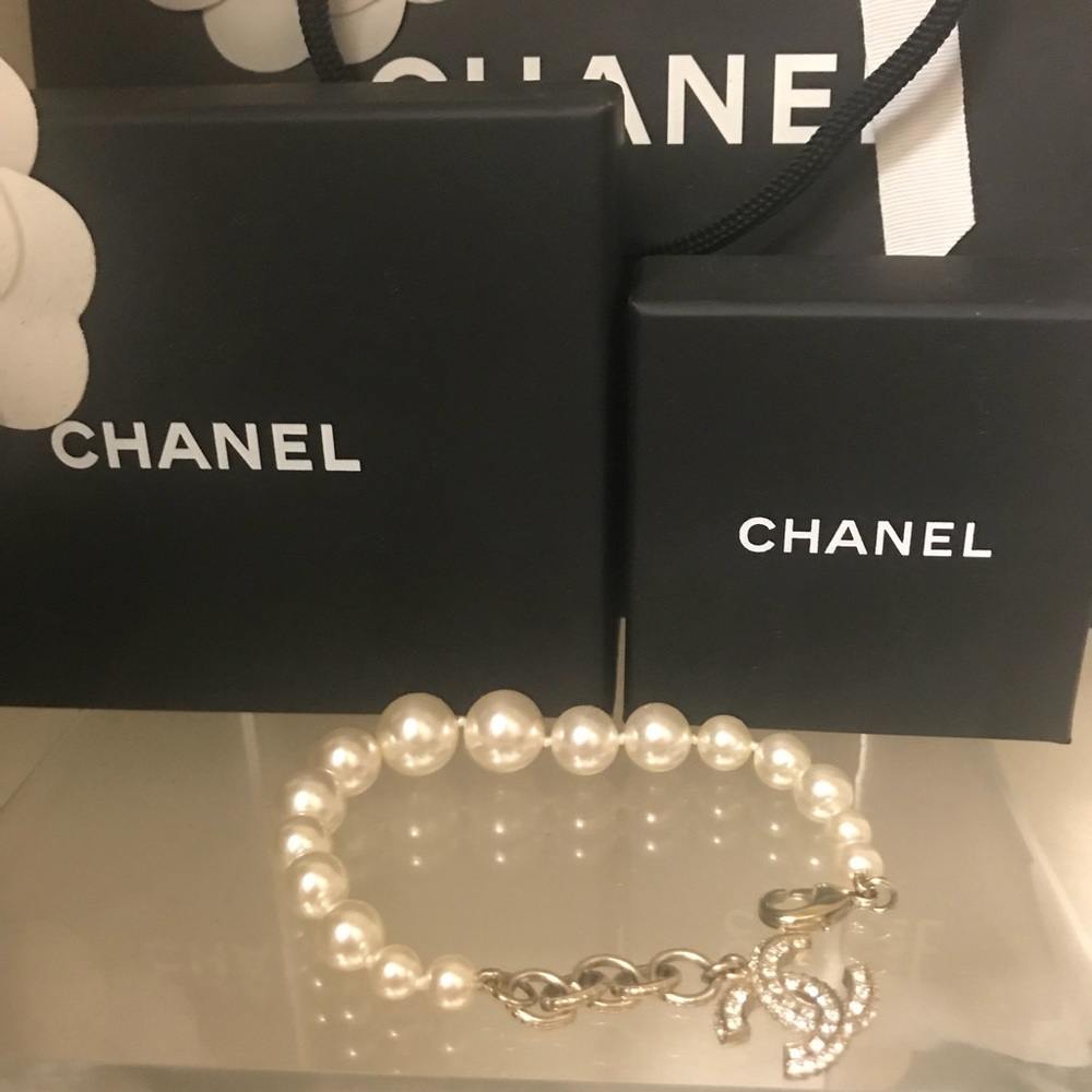 CHANEL Pearl Bracelet